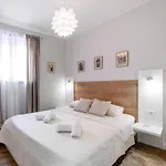 Orsula Near Old Town Apartment *