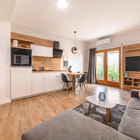 Orsula Near Old Town Apartment *