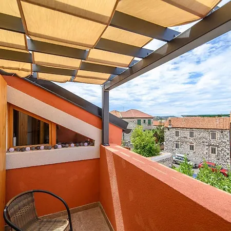 Orsula Near Old Town Apartment