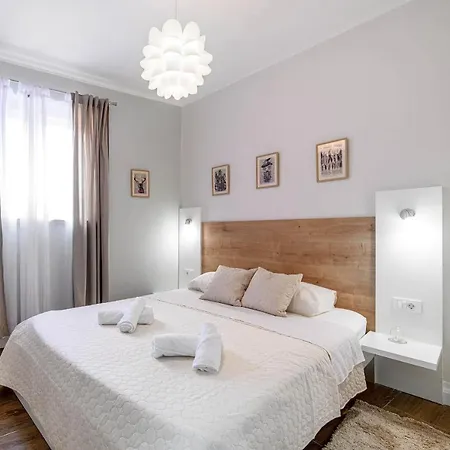 Orsula Near Old Town Apartman *