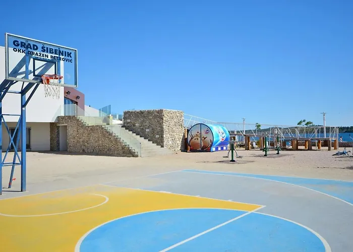 Orsula Near Old Town דירה *