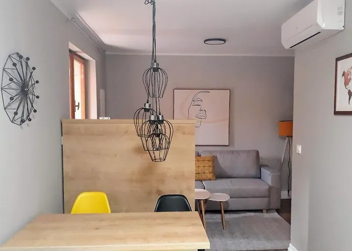 Orsula Near Old Town Apartman *