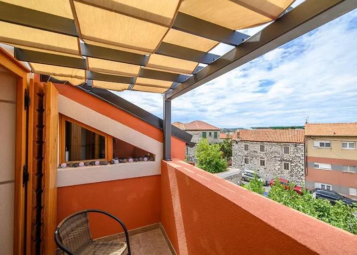 Orsula Near Old Town Apartman