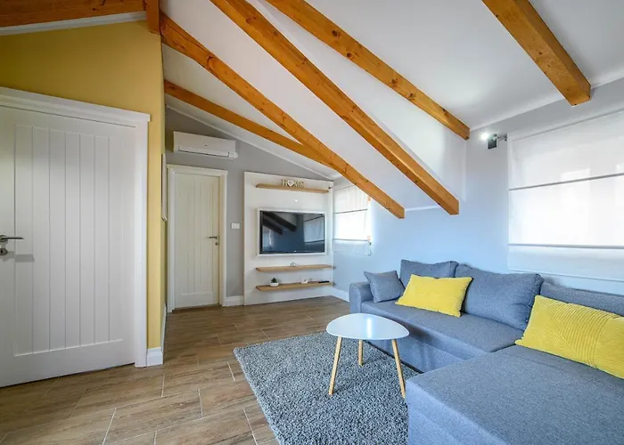 Orsula Near Old Town Apartman *